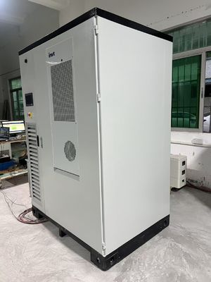 Tecnologia delle batterie agli ioni di litio Sistema di accumulo di energia delle batterie BESS con tensione nominale della rete AC400V varia a seconda del modello