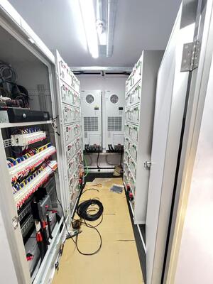 Compatto sistema di accumulo di energia a batteria BESS adatto per l'industria commerciale